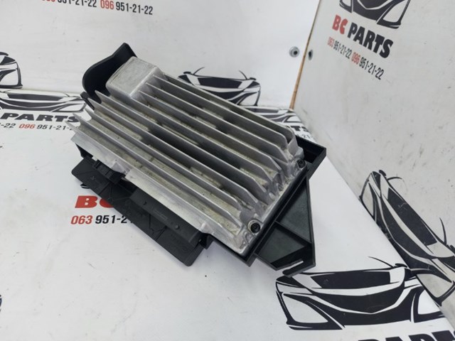 Підсилювач звуку аудіосистеми 8T1035223A VAG