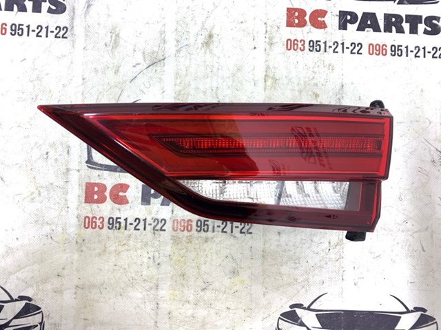 Задній правий стоп 8V5945076B VAG