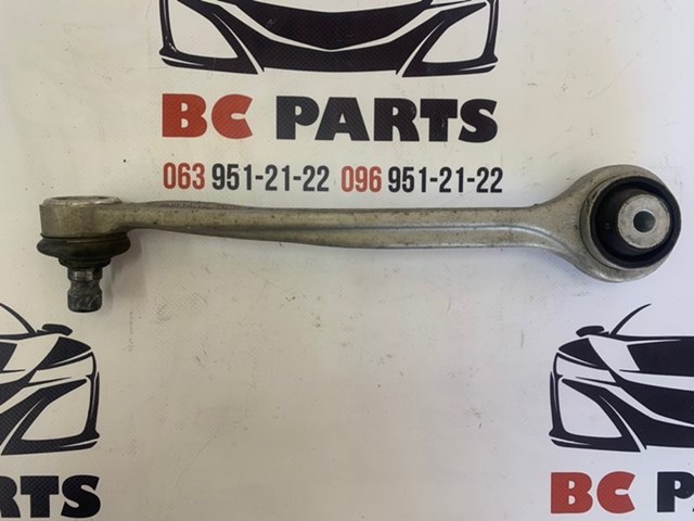 Важіль передньої підвіски верхній, правий 8W0407506E VAG