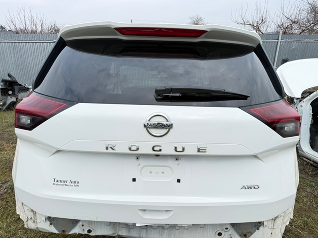 Задні двері багажника 9001A6RC0A NISSAN