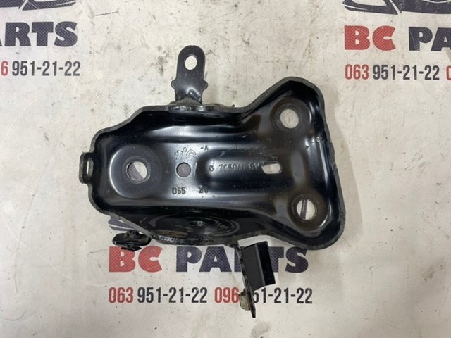 Кронштейн задньої балки 9670694080 PEUGEOT