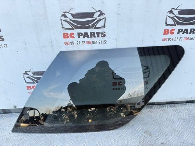 Скло кузова/багажного відсіку, праве BB5Z7829700C FORD
