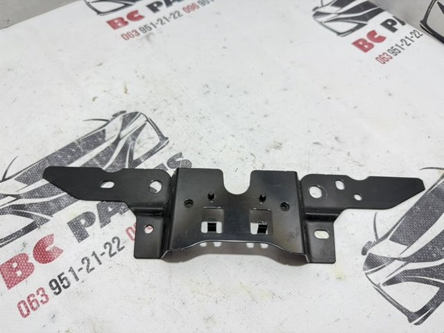 Кронштейн замку капоту KB7W5215Y MAZDA