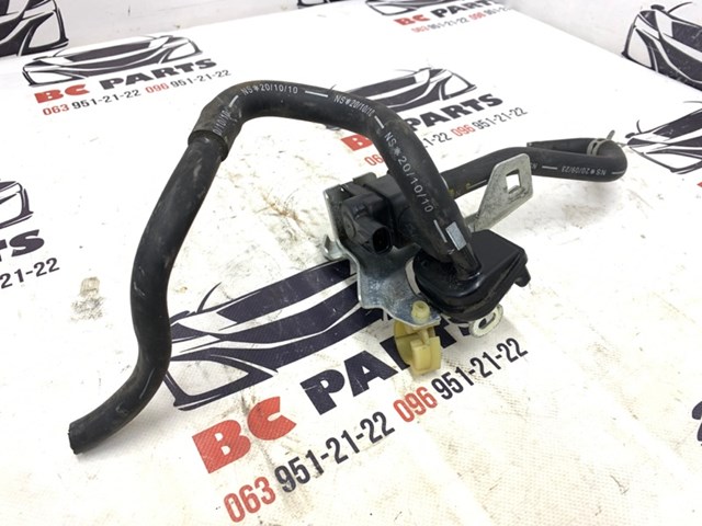 Клапан вентиляції газів паливного бака PE0118751 MAZDA