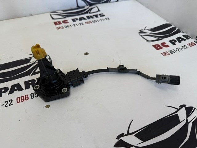 Датчик рівня масла двигуна PY8W10470 MAZDA