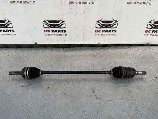 Піввісь задня, права RD002550XA MAZDA
