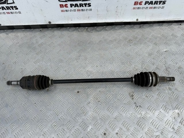 Піввісь задня, ліва RD002560XA MAZDA
