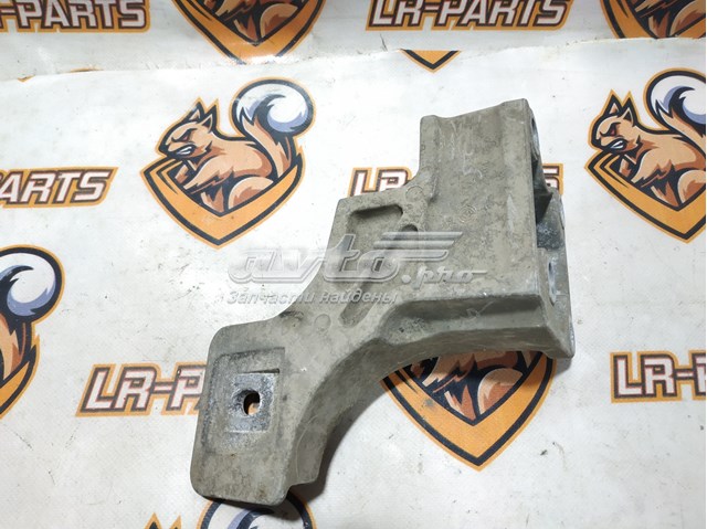 Кронштейн подушки (опори) двигуна, правої KKU500590 LAND ROVER