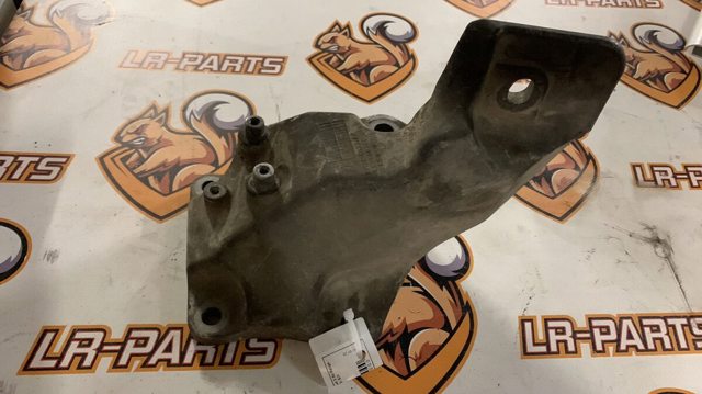 Кронштейн подушки (опори) двигуна, правої KKU500761 LAND ROVER