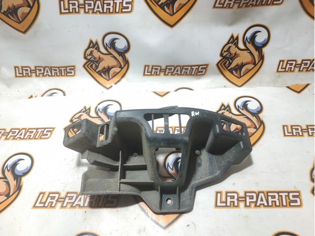 Кронштейн бампера заднього, правий LR013858 LAND ROVER