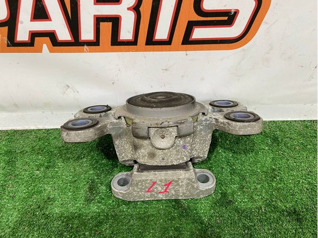Подушка КПП LR024738 LAND ROVER