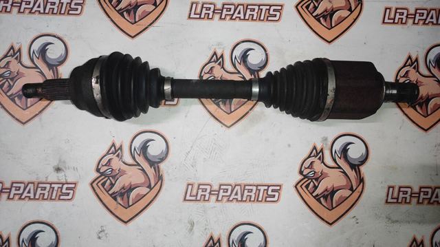 Піввісь передня ліва LR024758 LAND ROVER