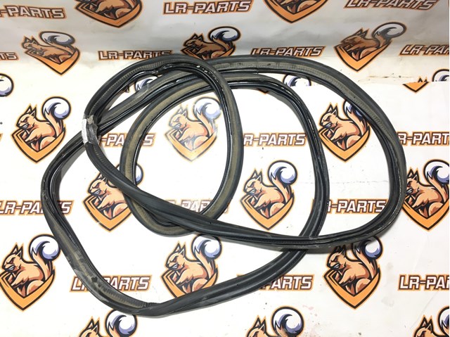 Ущільнювач дверей задка кузова LR024948 LAND ROVER