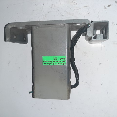 Кронштейн передньої панелі, лівий LR033057 LAND ROVER