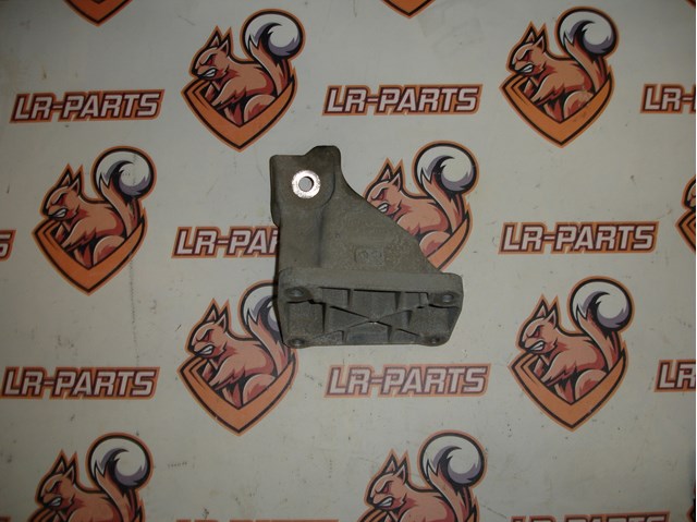 Кронштейн подушки (опори) двигуна, лівої LR033183 LAND ROVER