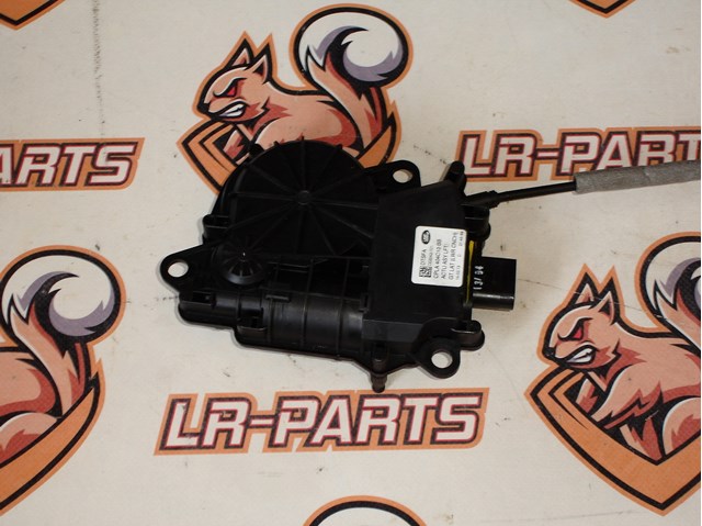 Замок, ручка і привід (багажника) LR034341 LAND ROVER