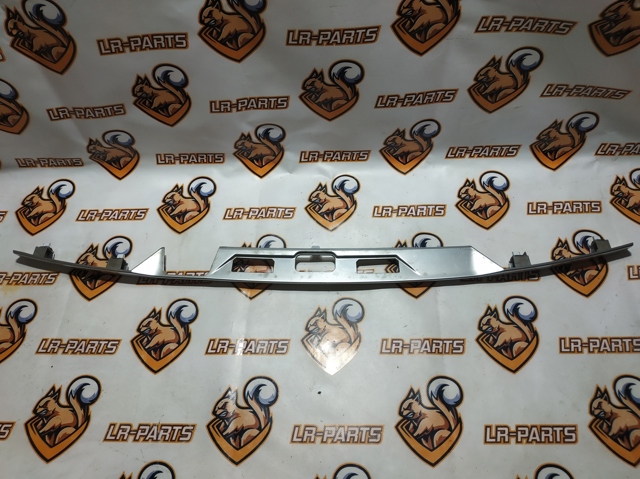 Накладка кришки багажника LR037606 LAND ROVER