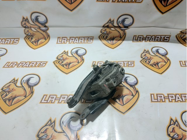 Подушка (опора) двигуна, нижня LR039527 LAND ROVER