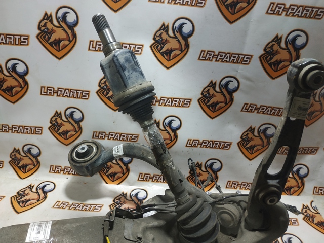 Піввісь передня ліва LR041969 LAND ROVER