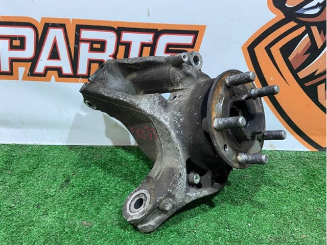 Цапфа поворотна права LR044017 LAND ROVER