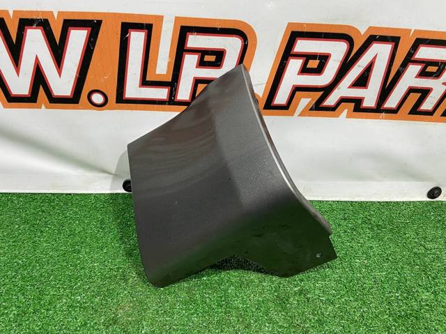 Молдинг переднього правого крила LR044136 LAND ROVER