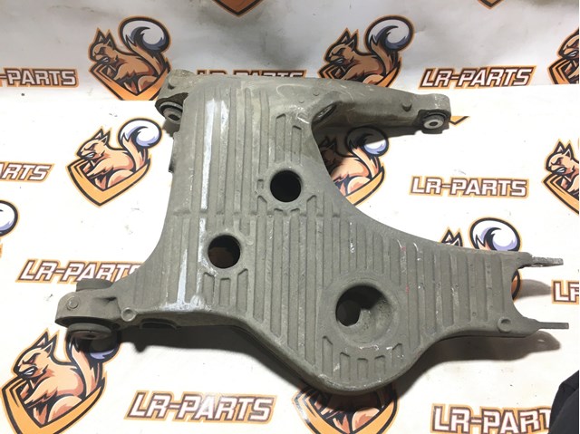 Балансир задній нижній, правий LR045835 LAND ROVER