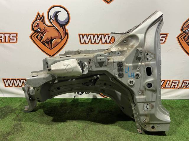 Чверть передня ліва LR048644 LAND ROVER