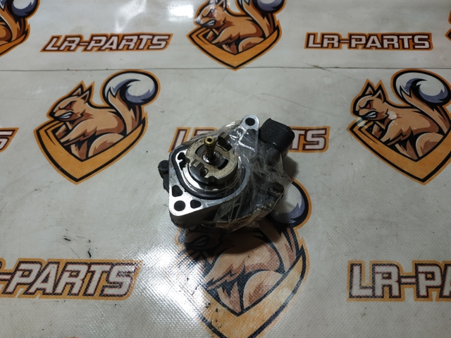 Насос вакуумний LR048796 LAND ROVER