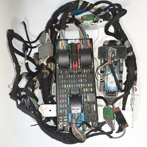 Коробка запобіжників LR055939 LAND ROVER