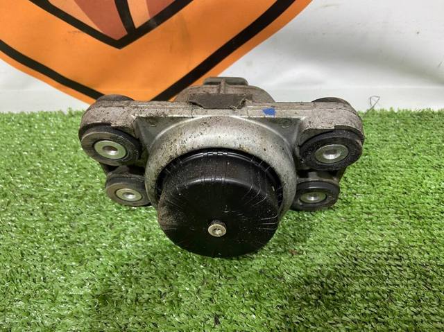 Підвіска двигуна (силового агрегату) LR057721 LAND ROVER