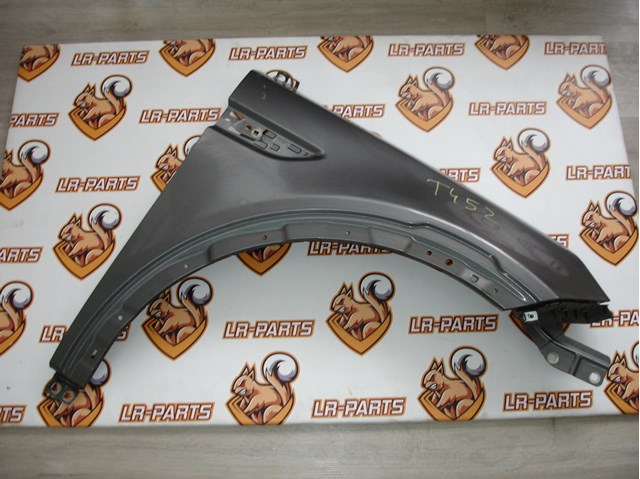 Переднє праве крило LR061383 LAND ROVER