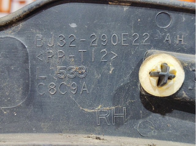 Молдинг арки колеса заднього, правий LR066506 LAND ROVER