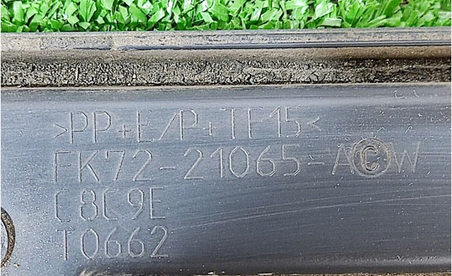Молдинг передніх лівих дверей, нижній LR073079 LAND ROVER