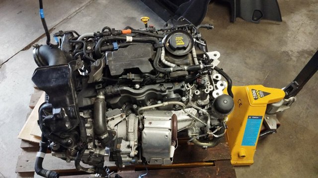 Головка блоку LR073645 LAND ROVER