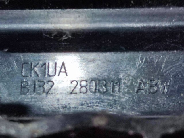Молдинг переднього лівого крила LR078363 LAND ROVER