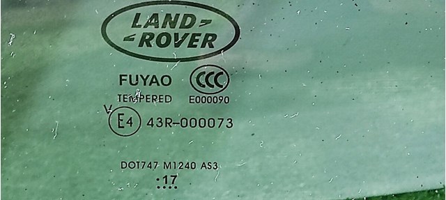 Скло багажного відсіку, праве LR078379 LAND ROVER
