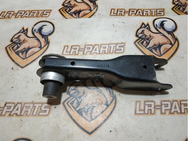 Балансир задній правий LR090537 LAND ROVER