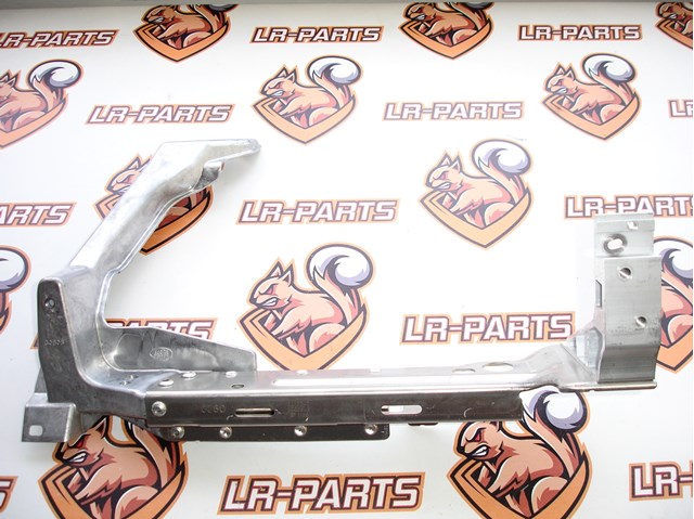 Рамка радіатора права LR091687 LAND ROVER