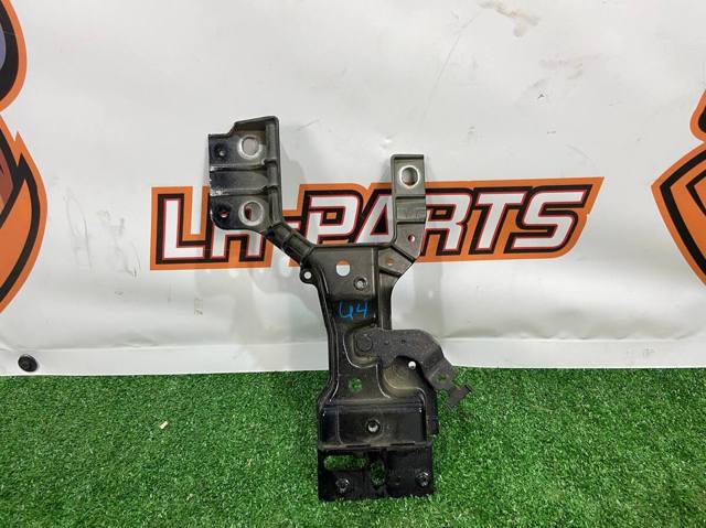 Кріплення бампера переднього LR091875 LAND ROVER