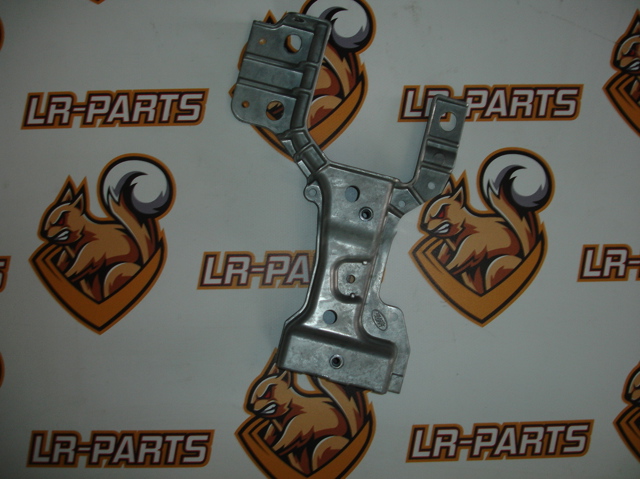 Кріплення бампера переднього LR091875 LAND ROVER