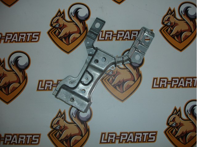 Кронштейн бампера переднього LR091879 LAND ROVER