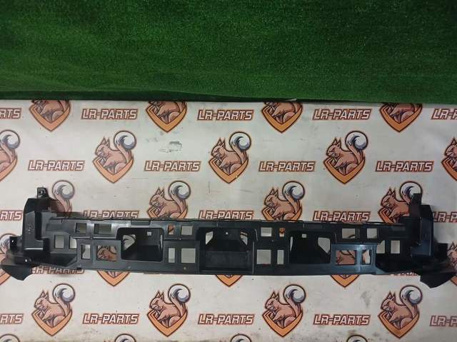 Кронштейн бампера заднього, центральний LR093593 LAND ROVER