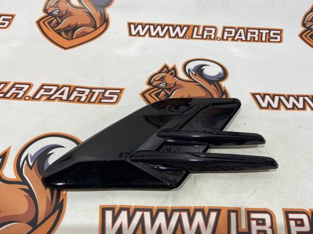 Молдинг переднього правого крила LR098787 LAND ROVER