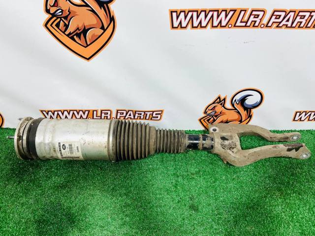 Вилка нижня амортизатора переднього, ліва LR105283 LAND ROVER