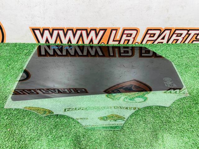 Скло заднє ліве LR114605 LAND ROVER
