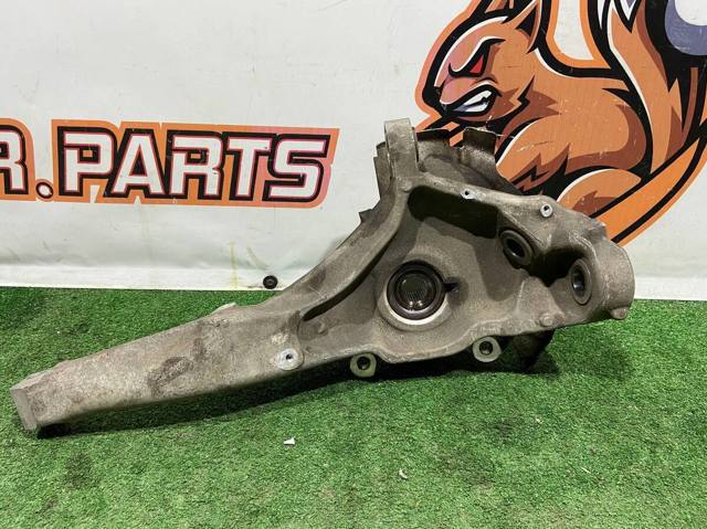 Цапфа поворотного кулака LR115103 LAND ROVER