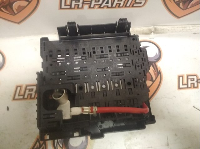Коробка запобіжників LR117841 LAND ROVER