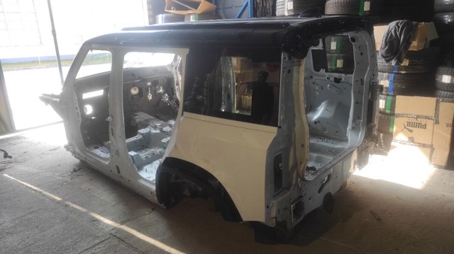 Бічна частина задня ліва LR130862 LAND ROVER