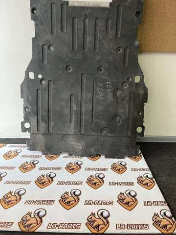 Захист піддона картера двигуна LR135638 LAND ROVER