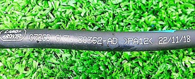 Патрубок системи охолодження LR138360 LAND ROVER